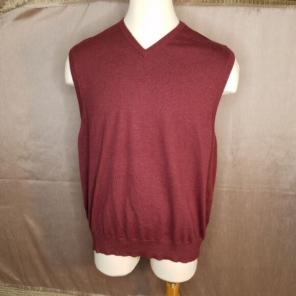 IZOD VNeck Sweater‎ - Picture 1 of 7